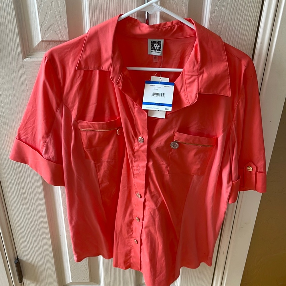 Salmon button up women’s blouse. Size XL NWT